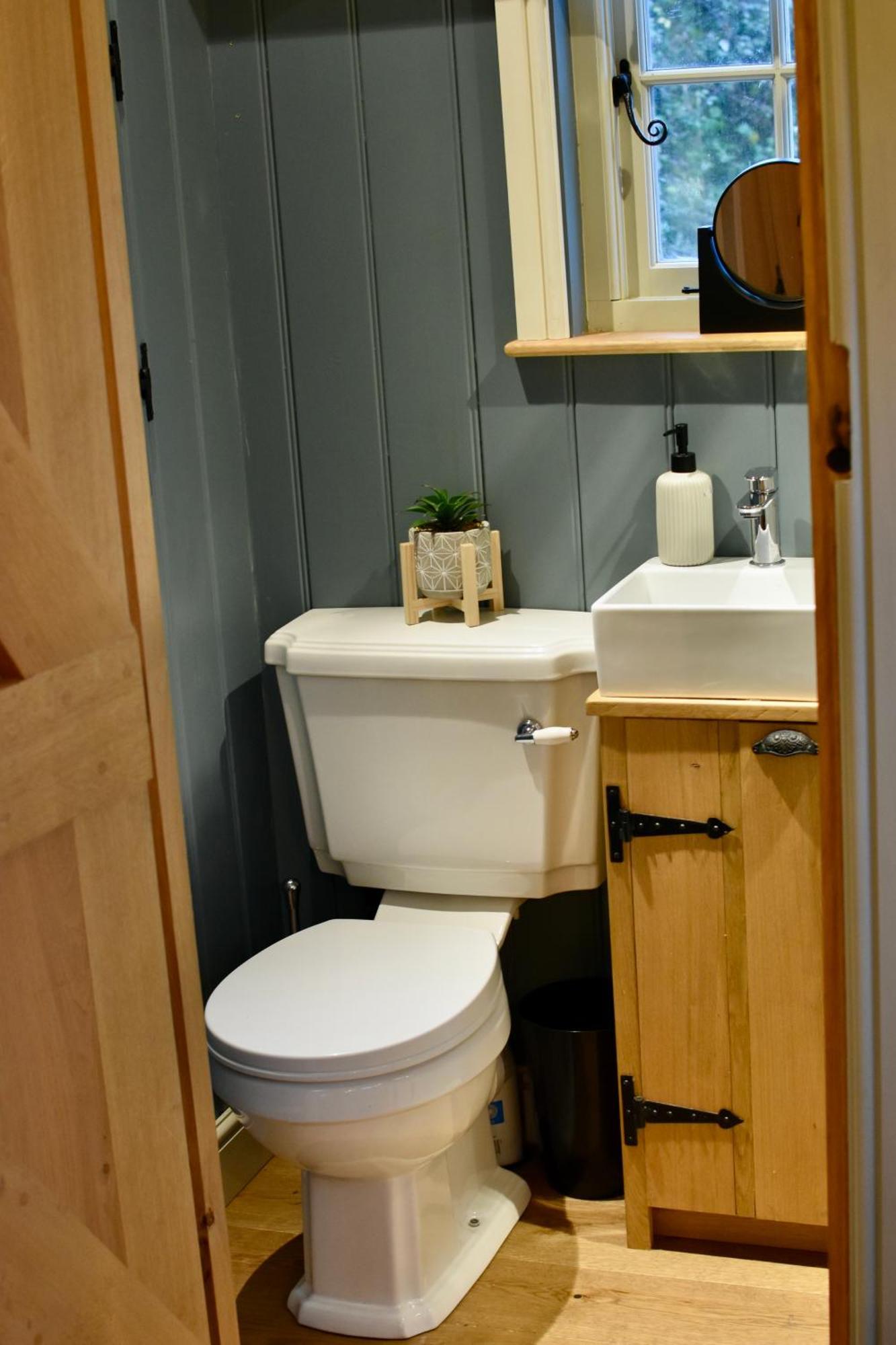 The Deer Hut Apartamento Burpham Exterior foto